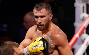 В Top Rank прояснили перспективы Ломаченко: "Он должен смириться со своим решением"