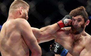 Анкалаев не смог побить Блаховича на UFC 282 — титульный бой завершился вничью