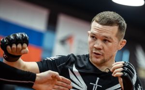 Петр Ян показал необычное упражнение на улучшение баланса