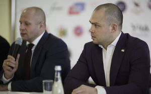 «Он сам впустил их в свой номер». За что избили заместителя Федора Емельяненко