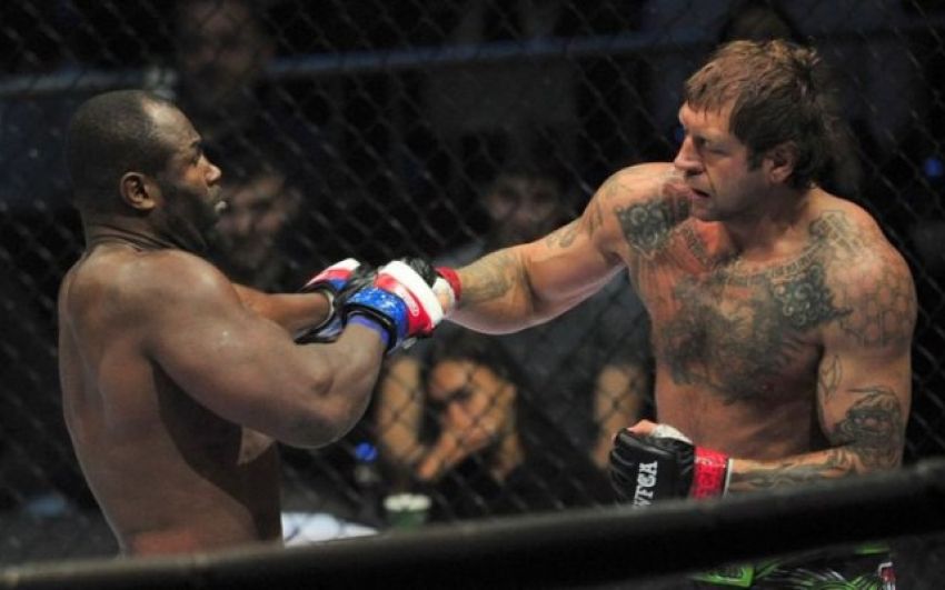Виталий Минаков: "В UFC Александру дали бы добить Мондрагона"