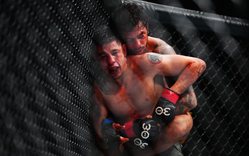 Алешандре Пантож в яркой рубке отобрал титул у Брэндона Морено на UFC 290