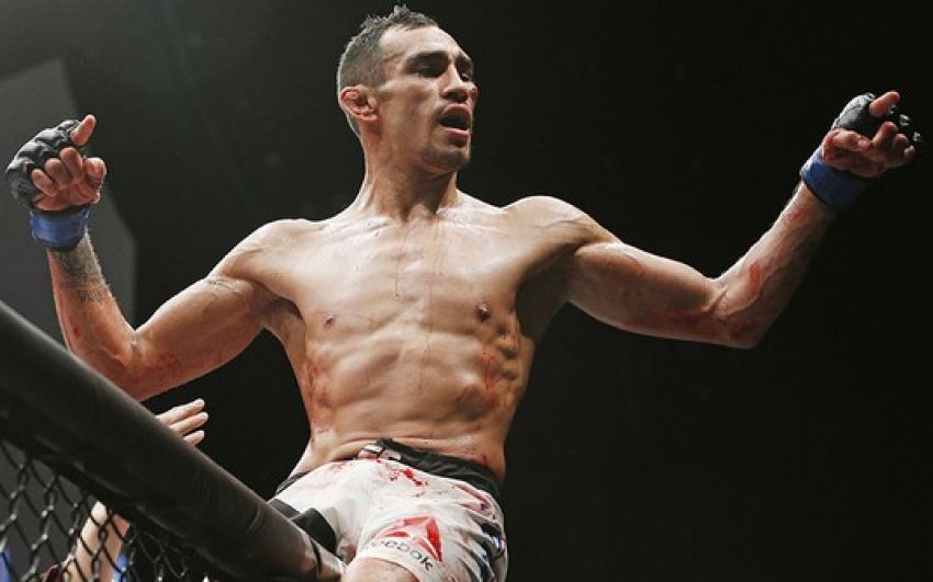 Тони Фергюсон остановил Дональда Серроне за два раунда на UFC 238