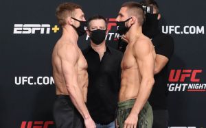 Видео боя Матеуш Гамрот - Скотт Хольцман UFC on ABC 2