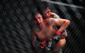 Алешандре Пантож в яркой рубке отобрал титул у Брэндона Морено на UFC 290