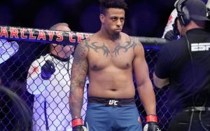 Грегу Харди не разрешено использовать ингалятор на турнире UFC в Москве