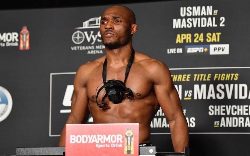 Результаты взвешивания турнира UFC 261