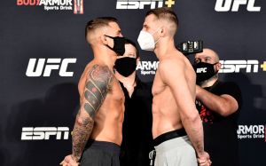 Видео боя Дастин Порье - Дэн Хукер UFC on ESPN 12