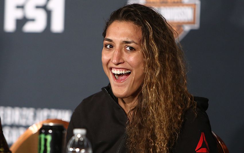 Татьяна Суарес против Нины Ансарофф на UFC 238