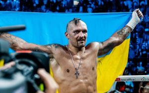 Александр Красюк: "Усик говорил, что после того как победит Фьюри, он может спуститься и подраться с Канело или Мейвезером"