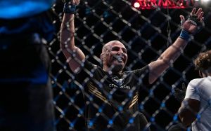 Гловер Тейшейра узнал имя соперника и дату для первой защиты титула UFC