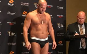 Видео церемонии взвешивания участников турнира Bellator 208: Емельяненко - Соннен