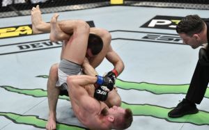 Абубакар Нурмагомедов прокомментировал поражение на UFC в Москве