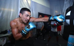 Теофимо Лопес-старший предсказал количество PPV боя его сына с Камбососом