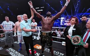 Лоуренс Околи быстро разобрался с Лукашом Розански, отобрав у поляка титул WBC в бриджервейте