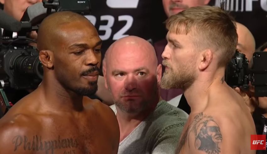 Битва взглядов на взвешивании перед турниром UFC 232: Джонс - Густафссон 2
