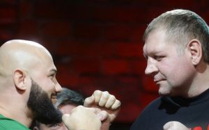 Александр Емельяненко бросил дерзкий вызов Джигану: "Выходи, я тебе подзатыльников надаю"