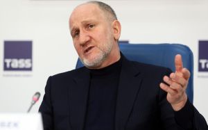 Основатель ACB Майрбек Хасиев обвинил бывшего бойца лиги во лжи