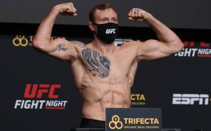 Результаты взвешивания турнира UFC on ESPN 19: Джек Херманссон - Марвин Веттори