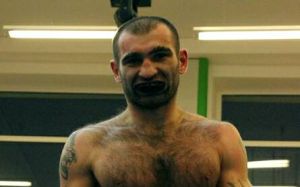 Грузинский боксер набросился на своего тренера с кулаками прямо во время боя 