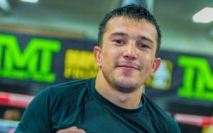 Санжарбек Рахманов победил Джонатана Дайнонга