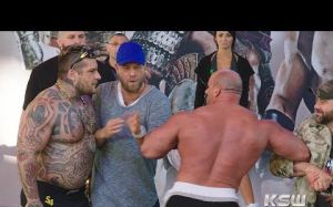 Видео процедуры взвешивания перед турниром KSW 39