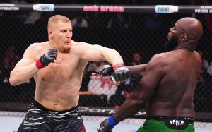 Сергей Павлович победил Жаирзиньо Розенстрайка на UFC Fight Night 250