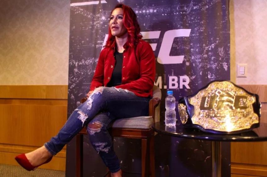 Крис Сайборг: "UFC не хочет платить за бой с Холм нормальные деньги"