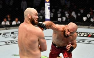 Омари Ахмедов победил Зака Каммингса на UFC 242