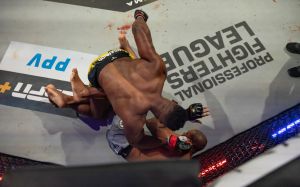 Фрэнсиса Нганну нокаутировал Ренана Феррейру на PFL Super Fights