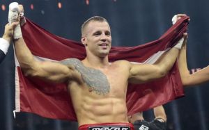 Майрис Бриедис сделал тату с именем Джейка Пола