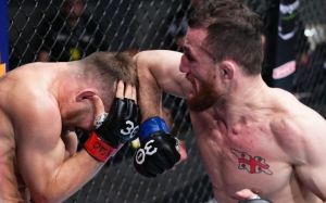 Петр Ян разгромно уступил Двалишвили в главном бою UFC Fight Night 221