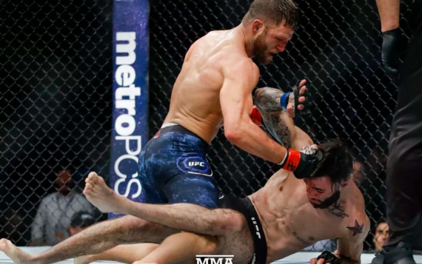 Бонусы турнира UFC 220