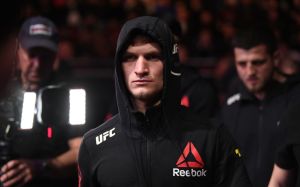 Непобежденный российский боец UFC Мовсаер Евлоев узнал имя следующего соперника