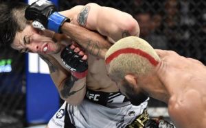 Дейвисон Фигейреду возвратил себе титул UFC, одолев Брэндона Морено