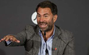 Эдди Хирн отреагировал на слова Джорджа Камбососа, что DAZN не заинтересовано в поединке с Девином Хэйни