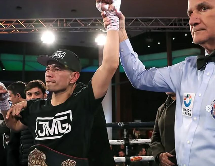 Нонито Донэйр победил Андреса Кампоса и стал временным чемпионом WBA