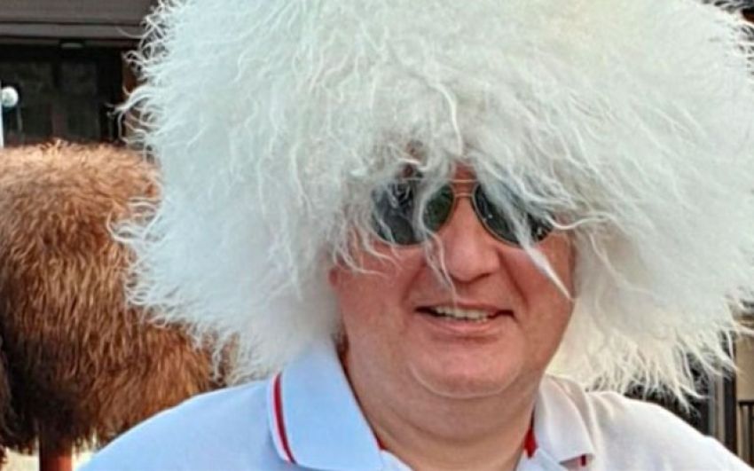 Глава Роскосмоса надел папаху и поздравил Нурмагомедова