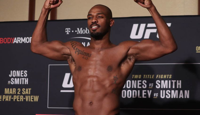 Результаты взвешивания турнира UFC 239: Джон Джонс - Тиаго Сантос, Аманда Нуньес - Холли Холм