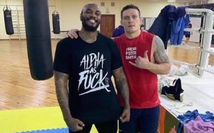 Александр Усик назвал причины, почему он чаще всего спаррингует с Маликом Скоттом