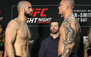 Видео взвешивания участников турнира UFC Fight Night 138: Оздемир - Смит