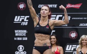 Крис Сайборг расстроена переносом турнира UFC 232 в Лос-Анджелес
