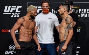 Видео боя Дейвисон Фигейреду - Алекс Перес UFC 255