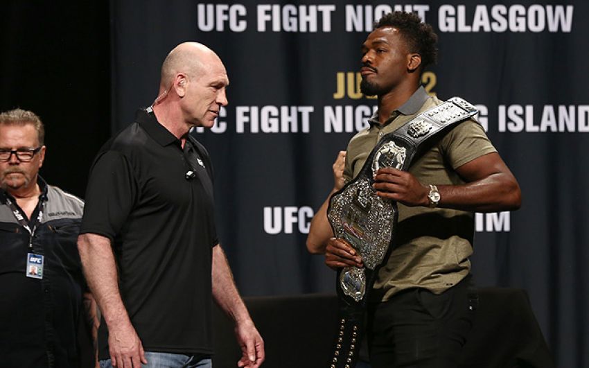 Джон Джонс высмеял Дэниеля Кормье за инцидент со взвешиванием на UFC 210