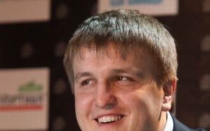 Переход в супертяжи: стало известно, что будет с поясами Усика