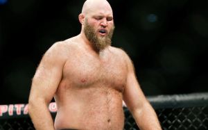 Бен Ротвелл раскритиковал судейство на последних турнирах UFC