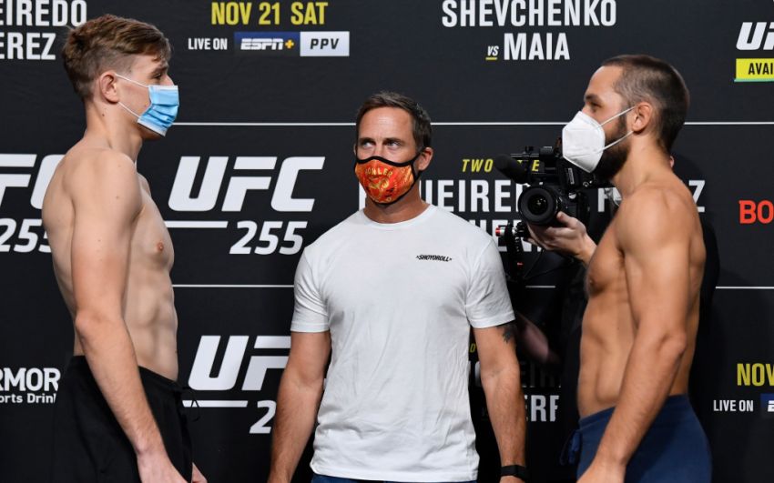 Видео боя Кайл Докос - Дастин Столцфус UFC 255