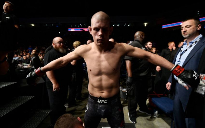 UFC 223: Джо Лоузон досрочно уступил Крису Грицмахеру