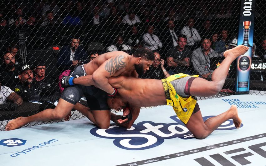 Кертис Блэйдс удосрочил Жаилтона Алмейду на UFC 299