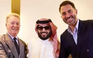 Турки Аль аш-Шейх анонсировал вторую матчевую встречу Queensberry и Matchroom с "большим сюрпризом" в карде